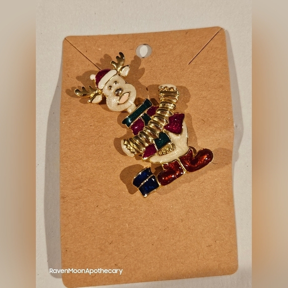 Reindeer Christmas Pin - Picture 1 of 2
